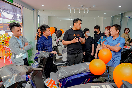 Nhân viên tận tâm