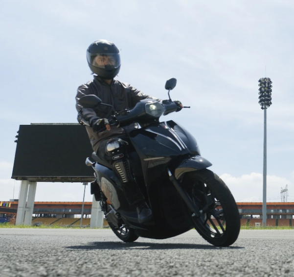 Tốc độ tối đa 100km/h